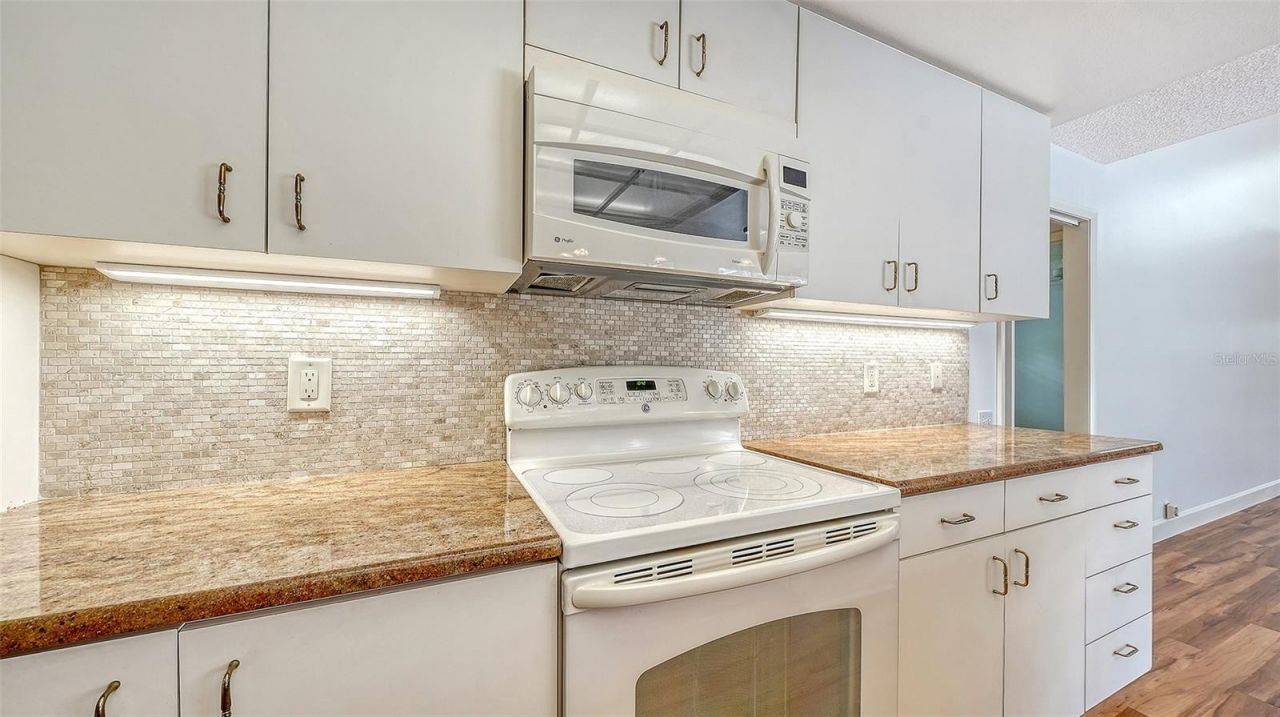4871 Winterhaven Drive , Sarasota, FL 34233 Photo
