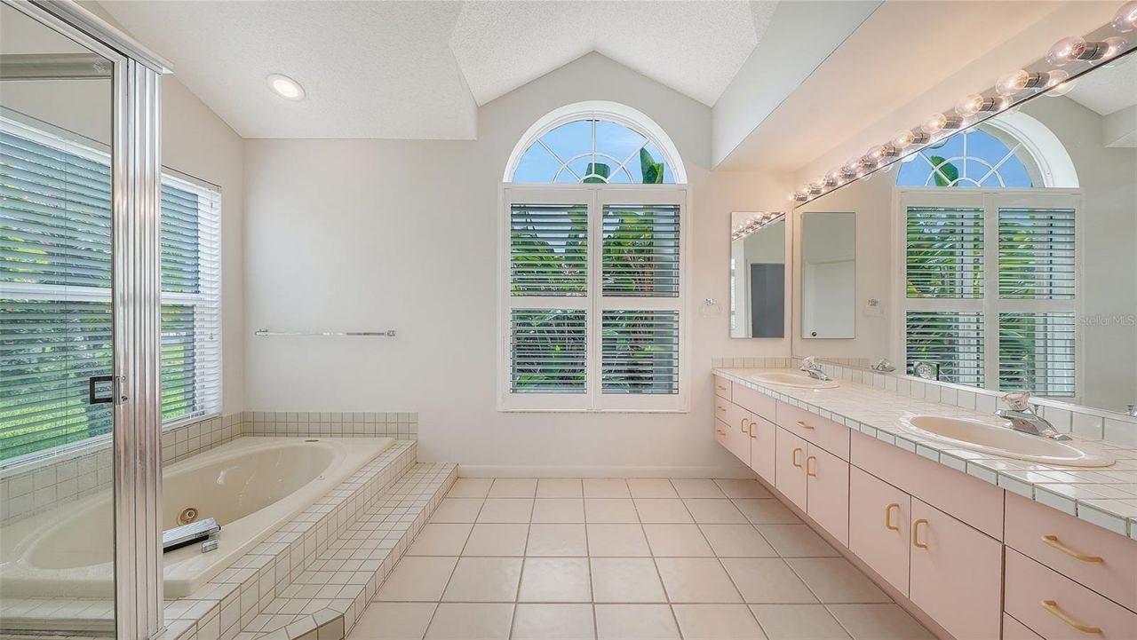 4871 Winterhaven Drive , Sarasota, FL 34233 Photo