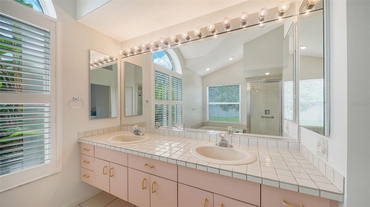 4871 Winterhaven Drive , Sarasota, FL 34233 Photo