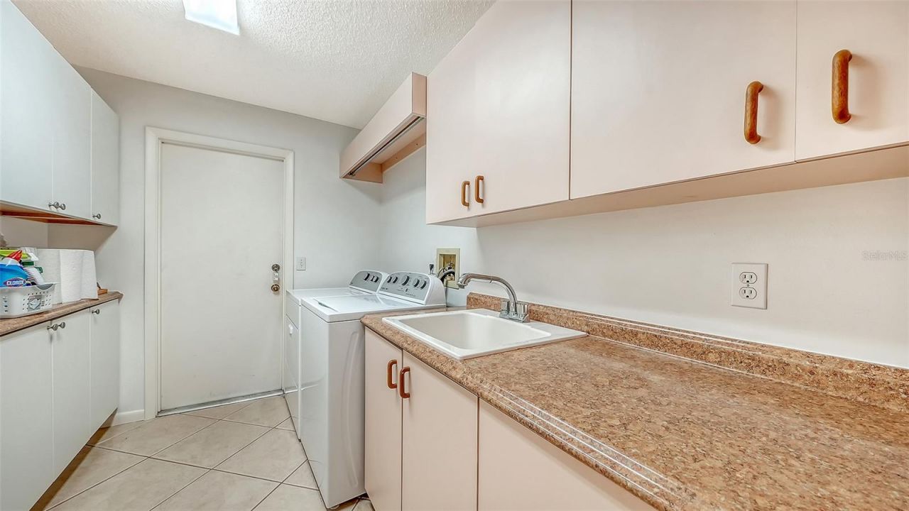 4871 Winterhaven Drive , Sarasota, FL 34233 Photo