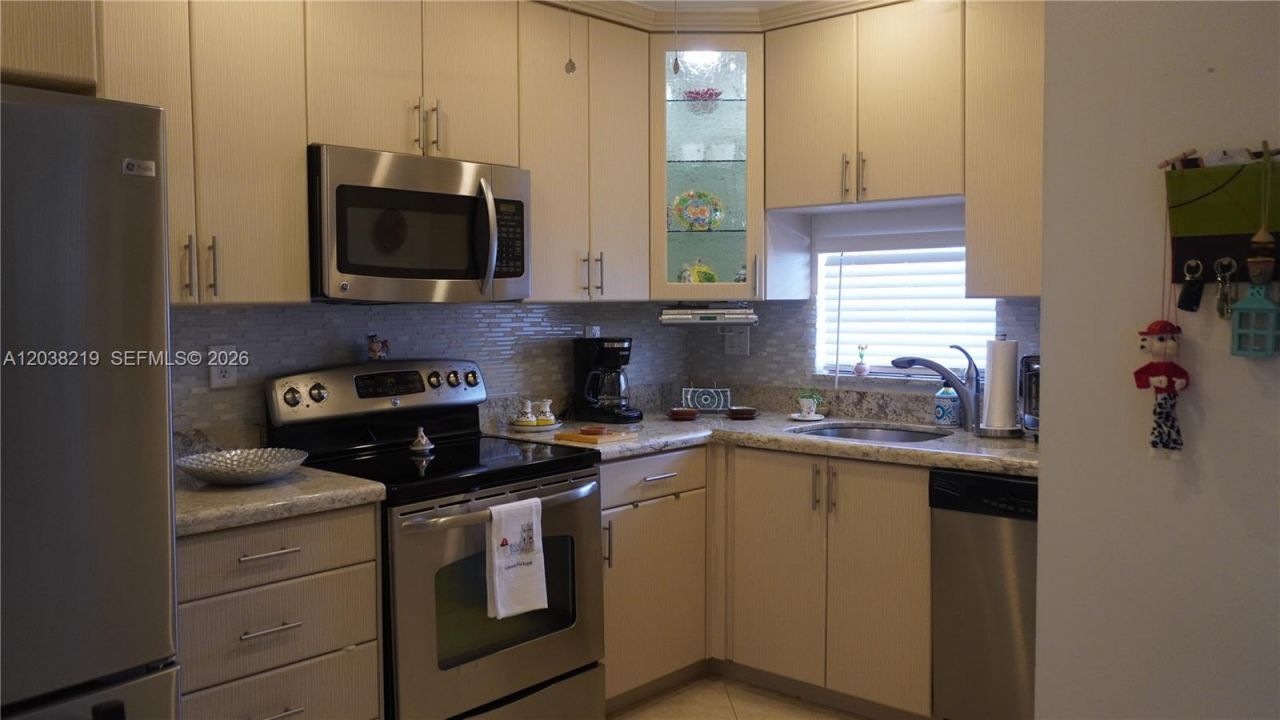 800 S Hollybrook Dr , Unit 305, Pembroke Pines, FL 33025 Photo