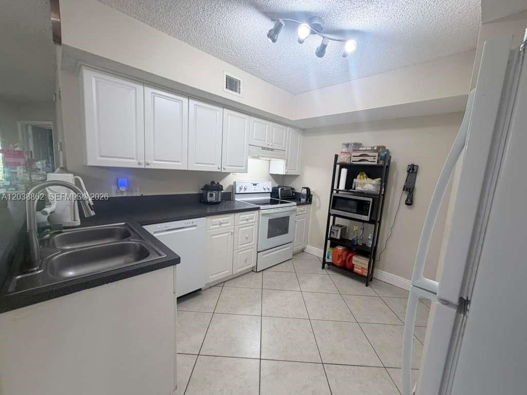 9610 NW 2nd St , Unit 8-206, Pembroke Pines, FL 33024 Photo