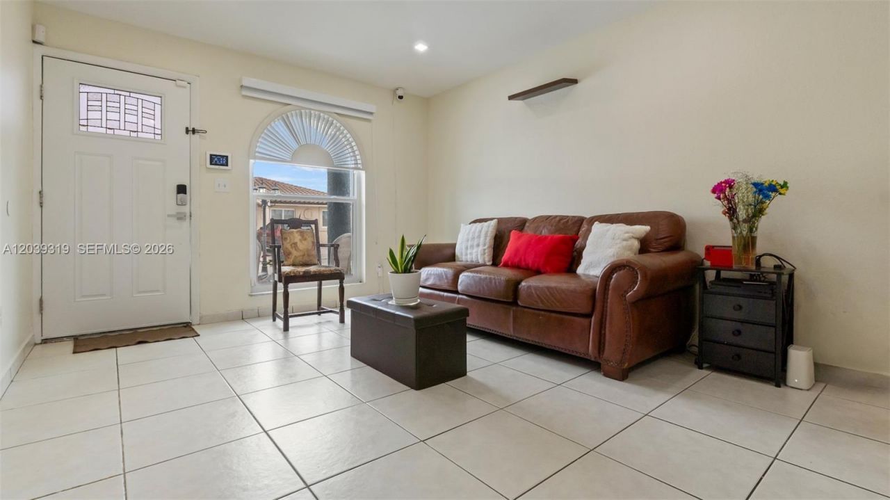 7548 NW 173rd Ter, Hialeah, FL 33015 Photo