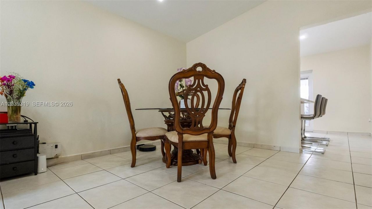 7548 NW 173rd Ter, Hialeah, FL 33015 Photo