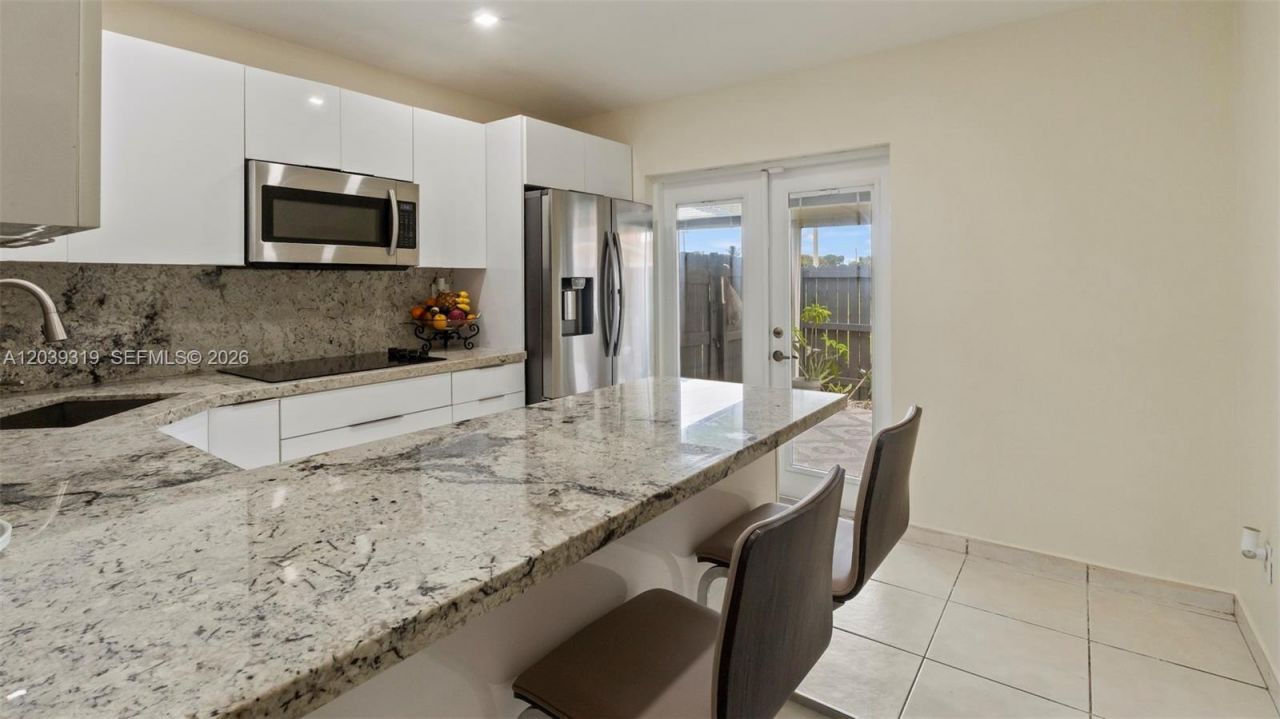 7548 NW 173rd Ter, Hialeah, FL 33015 Photo