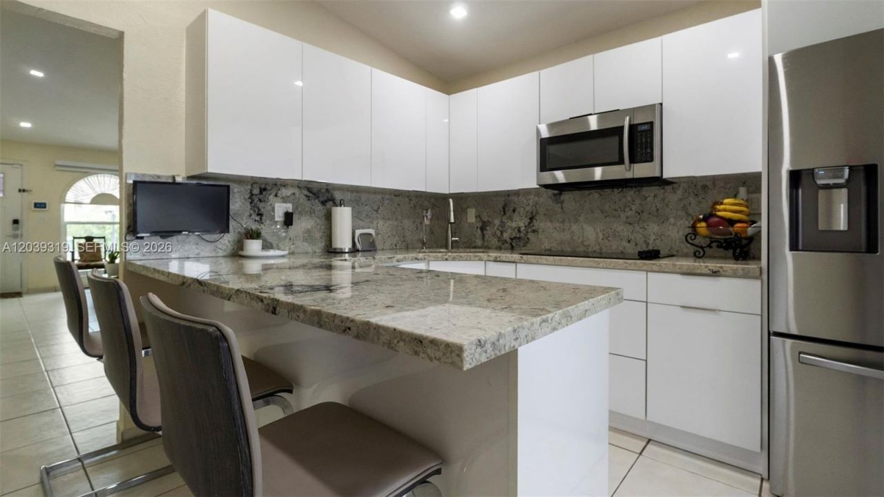 7548 NW 173rd Ter, Hialeah, FL 33015 Photo