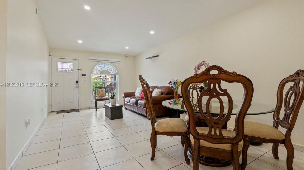 7548 NW 173rd Ter, Hialeah, FL 33015 Photo