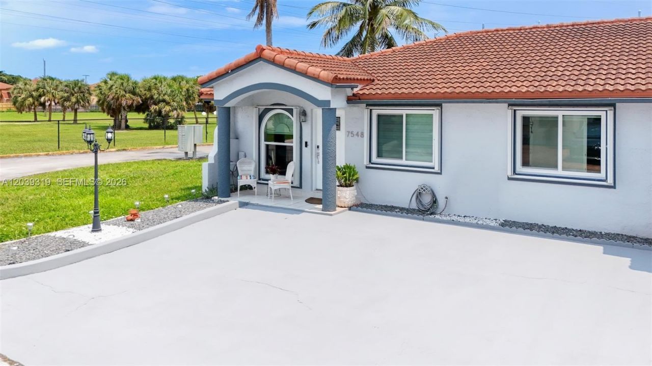 7548 NW 173rd Ter, Hialeah, FL 33015 Photo