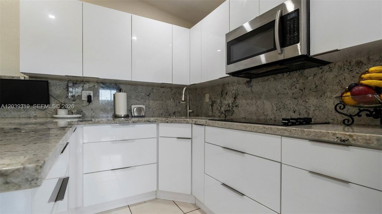 7548 NW 173rd Ter, Hialeah, FL 33015 Photo