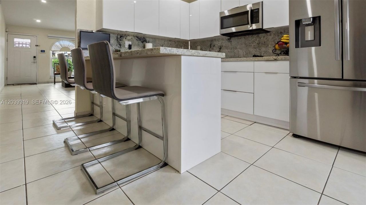7548 NW 173rd Ter, Hialeah, FL 33015 Photo