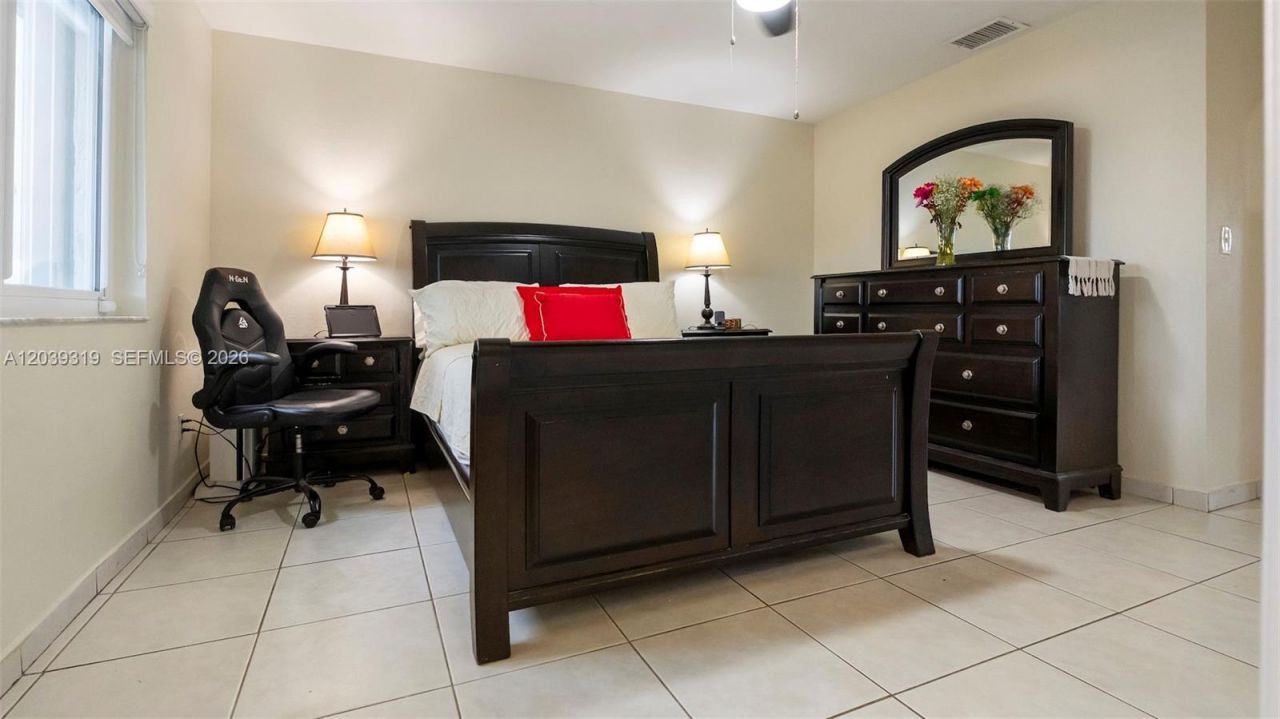 7548 NW 173rd Ter, Hialeah, FL 33015 Photo