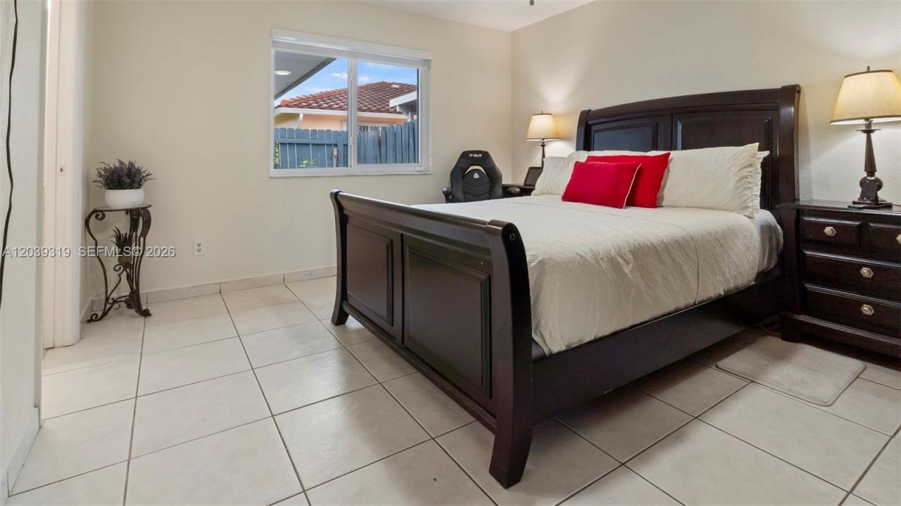 7548 NW 173rd Ter, Hialeah, FL 33015 Photo