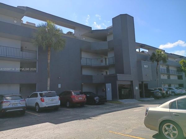 8801 W Flagler St , Unit 104, Miami, FL 33174