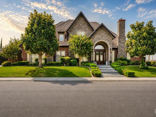 7233 Fountain Valley Drive, Bakersfield, CA 93308