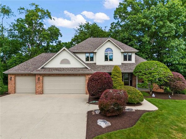 100 Aragon Place , Finleyville, PA 15332