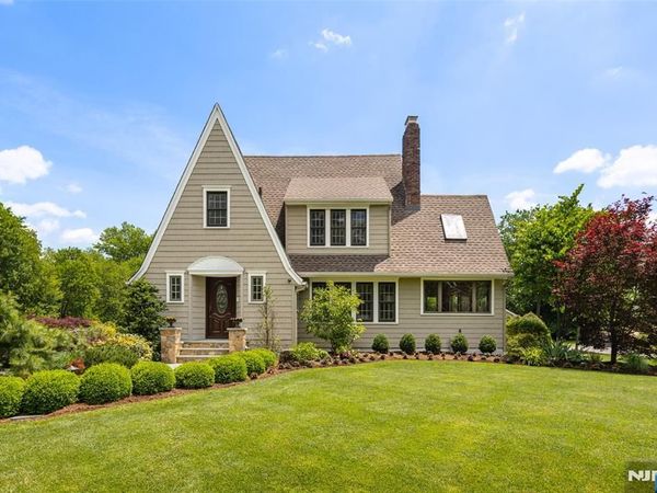 225 Walnut Street, LIVINGSTON, NJ 07039