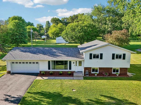 W7810 Star Court Road, Pardeeville, WI 53954