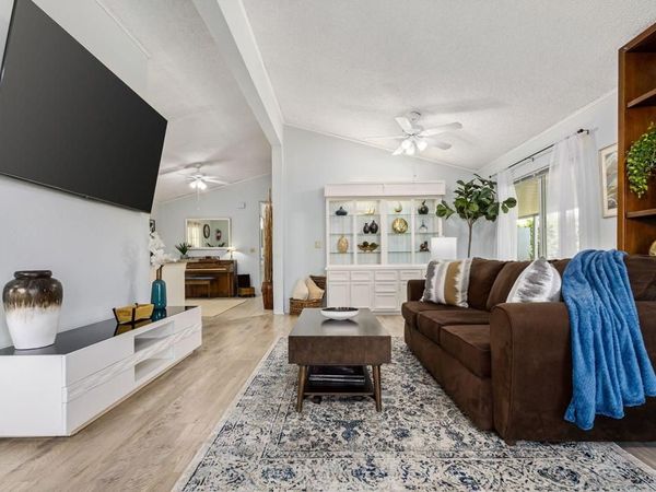 73450 Country Club Drive, Unit 33, Palm Desert, CA 92260