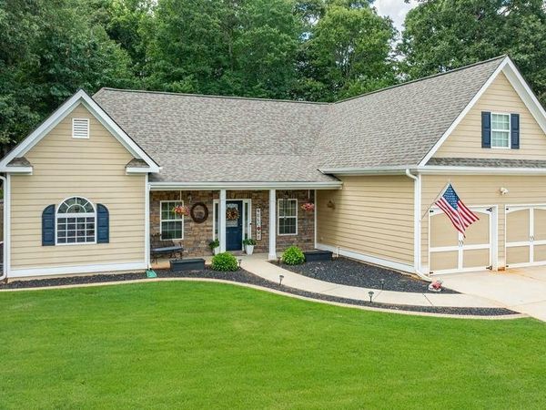 6050 Windsorcreek Drive , Douglasville, GA 30135
