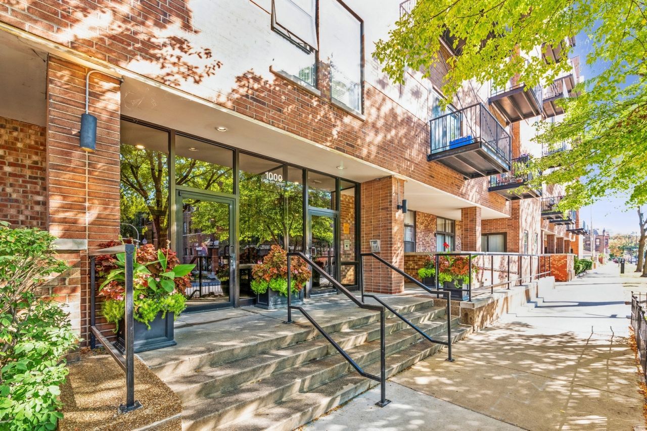 1000 E 53rd Street, Unit 302, Chicago, IL 60615 Main Photo