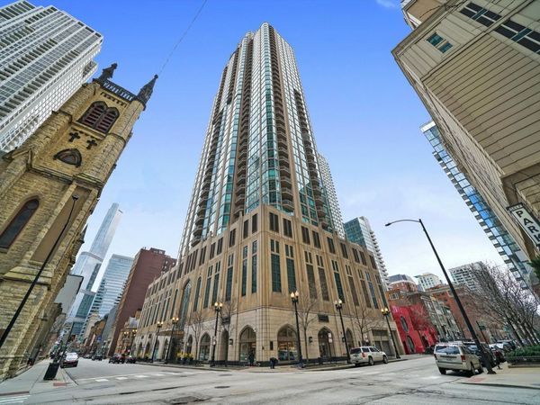 21 E Huron Street, Unit 706, Chicago, IL 60611