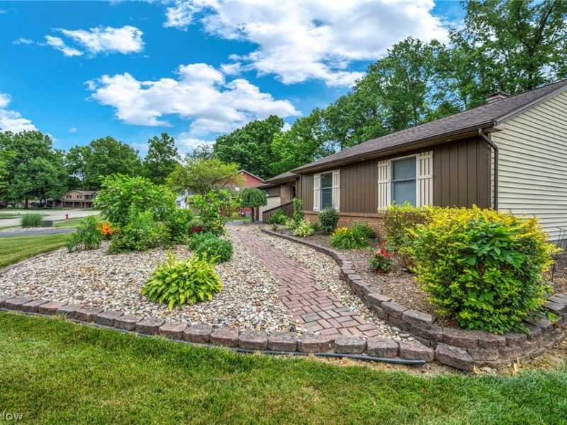 2608 Pine Oak Court, Niles, OH 44446 Photo 4