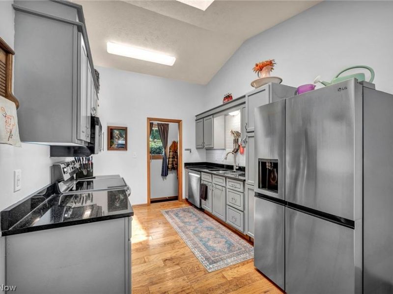 2608 Pine Oak Court, Niles, OH 44446 Photo 9