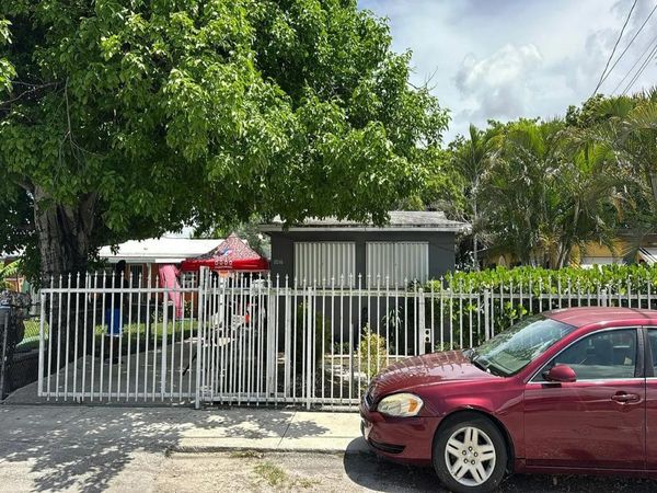2016 NW 71st Street , Miami, FL 33147