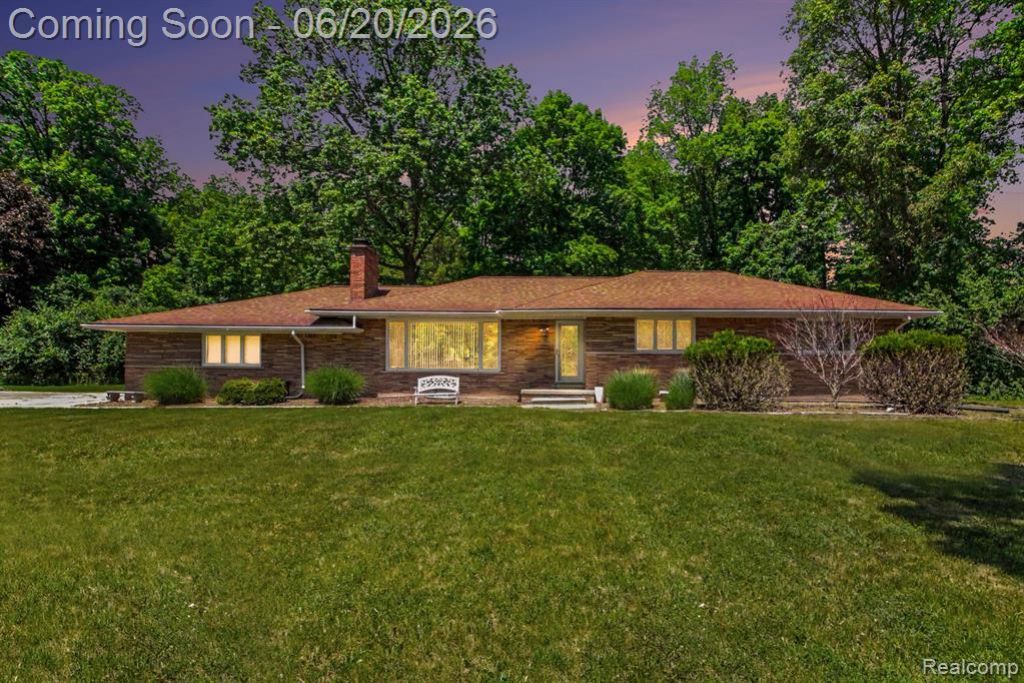 27682 Wellington Street, Farmington Hills, MI 48334 Main Photo