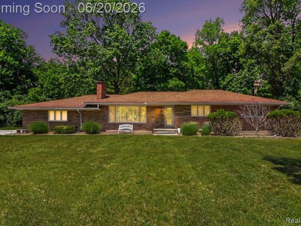 27682 Wellington Street, Farmington Hills, MI 48334
