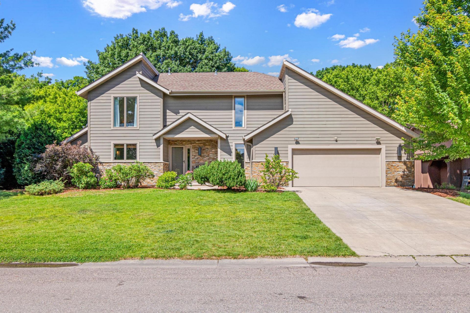8408 Xylon Circle S, Bloomington, MN 55438 Main Photo