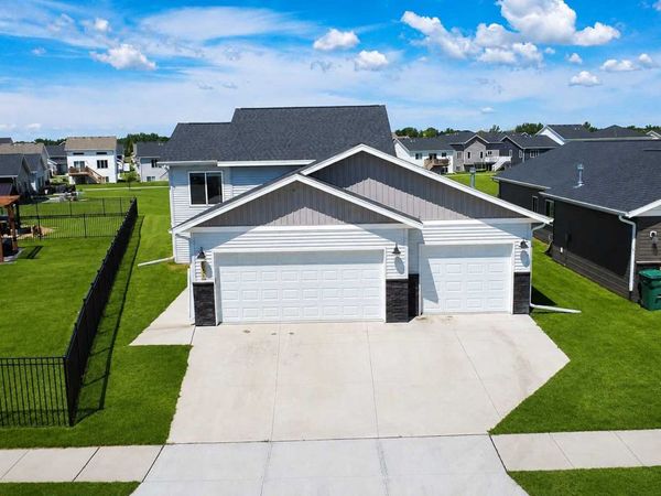 6879 67th Street S, Horace, ND 58047