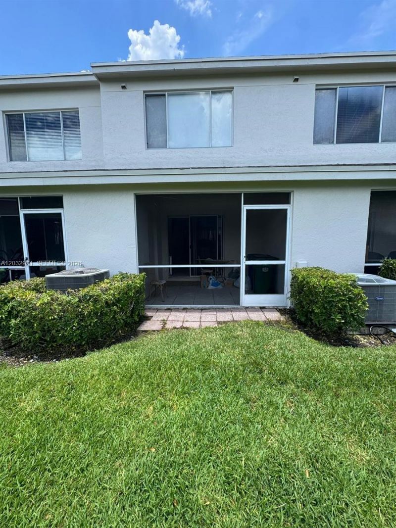 16682 Hemingway Dr , Weston, FL 33326 Photo