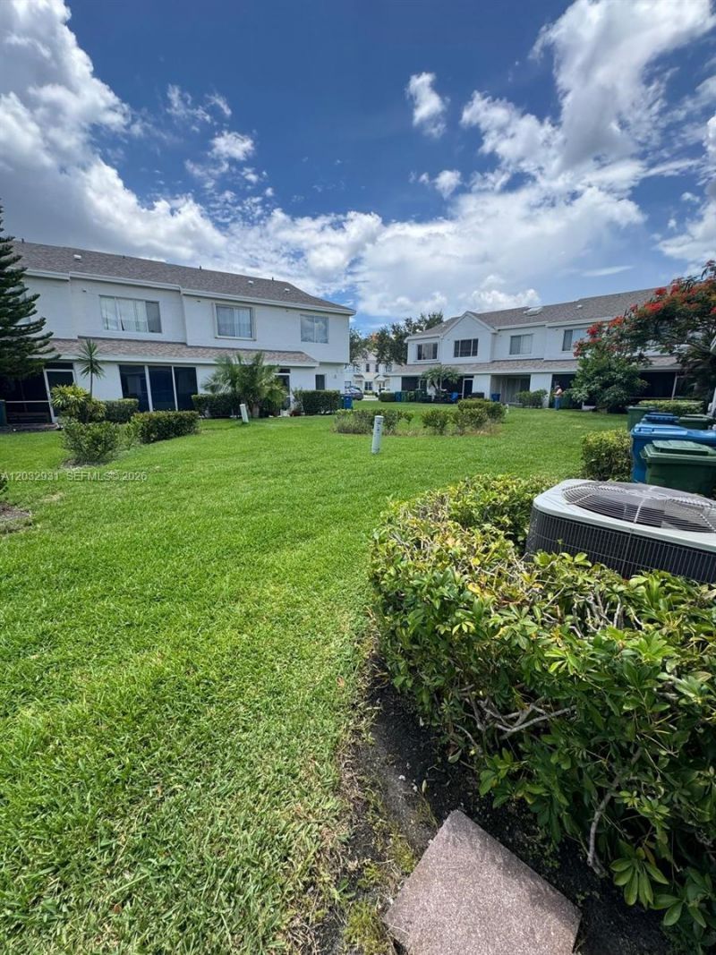 16682 Hemingway Dr , Weston, FL 33326 Photo
