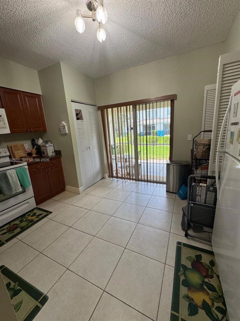16682 Hemingway Dr , Weston, FL 33326 Photo