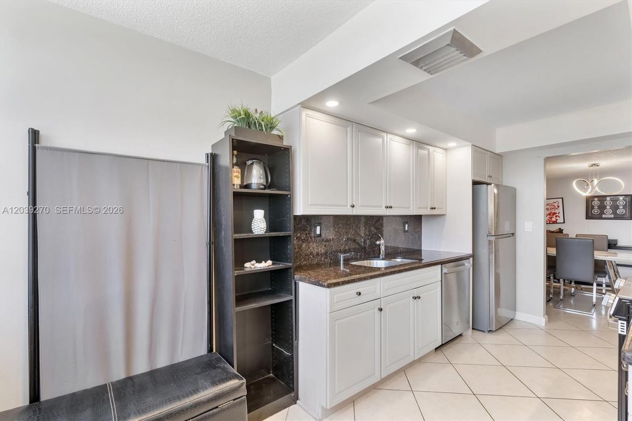 18031 Biscayne Blvd, Unit 1401, Aventura, FL 33160 Photo