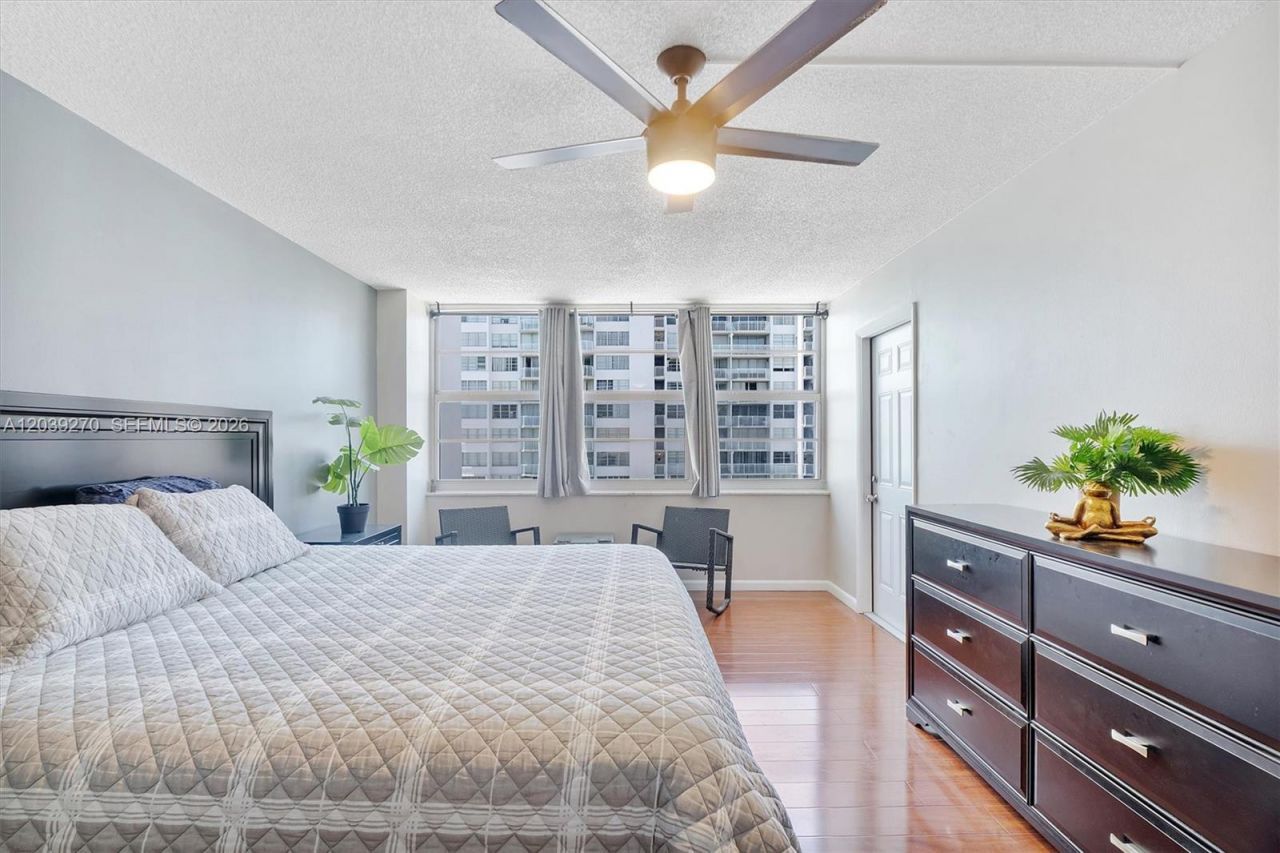 18031 Biscayne Blvd, Unit 1401, Aventura, FL 33160 Photo