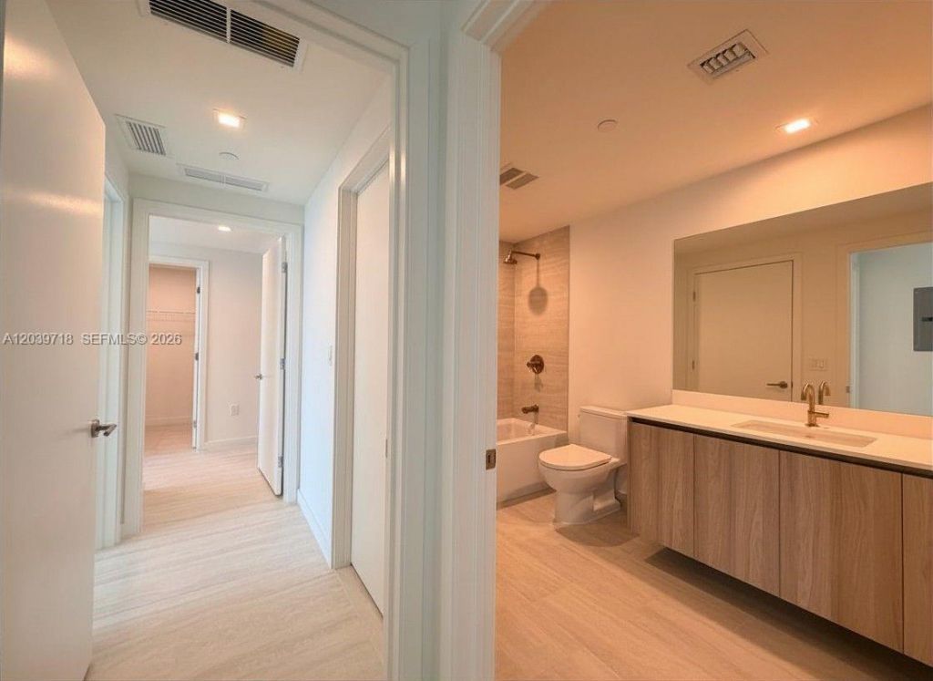 77 SE 5th St, Unit 1903, Miami, FL 33131 Photo