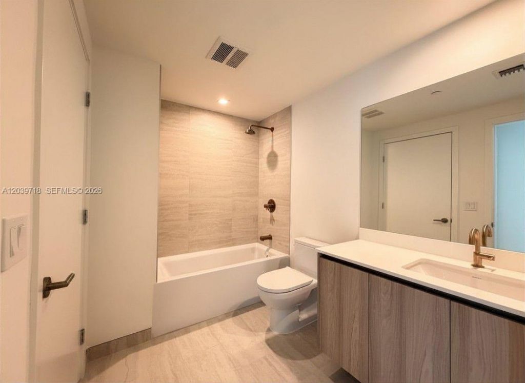 77 SE 5th St, Unit 1903, Miami, FL 33131 Photo