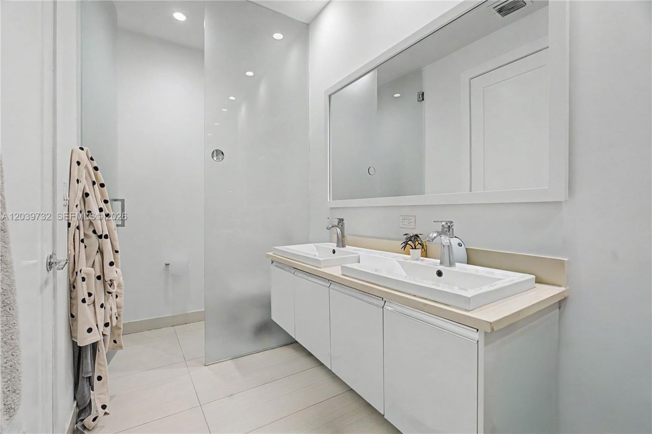 10260 NW 63rd Ter , Unit 203, Miami, FL 33178 Photo