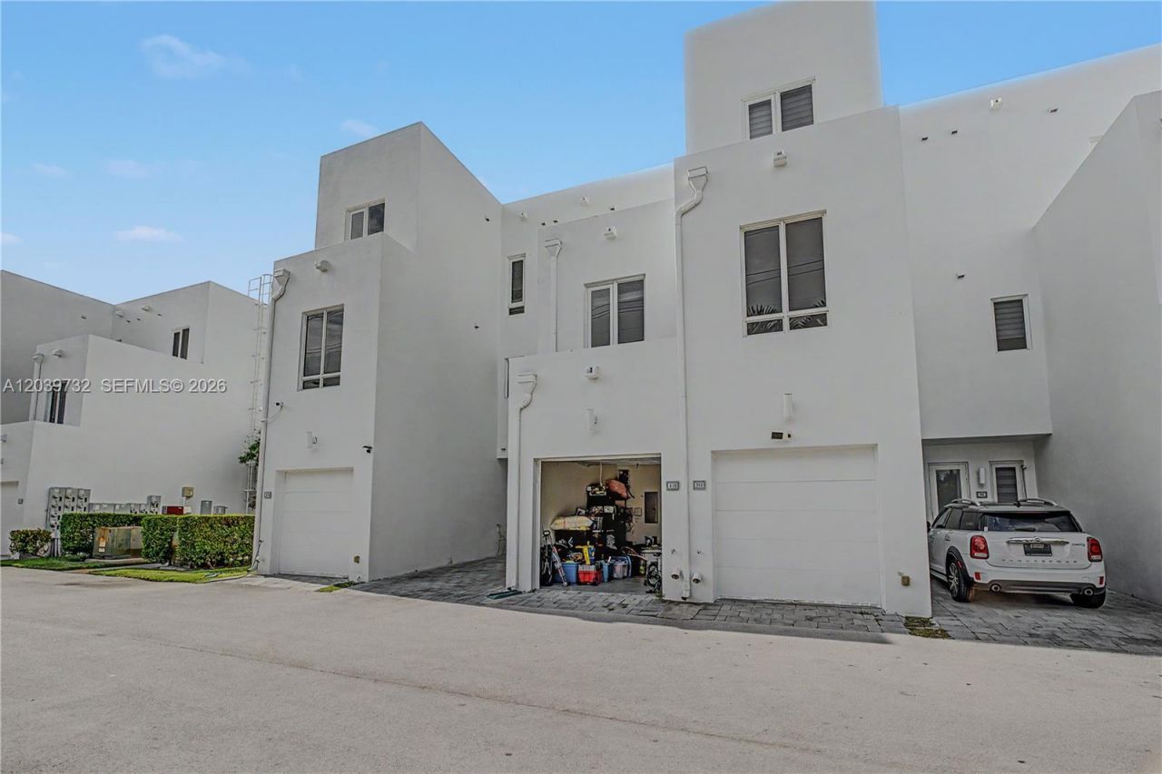 10260 NW 63rd Ter , Unit 203, Miami, FL 33178 Photo
