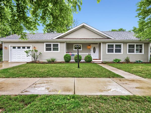 17 Willow Street , Algonquin, IL 60102