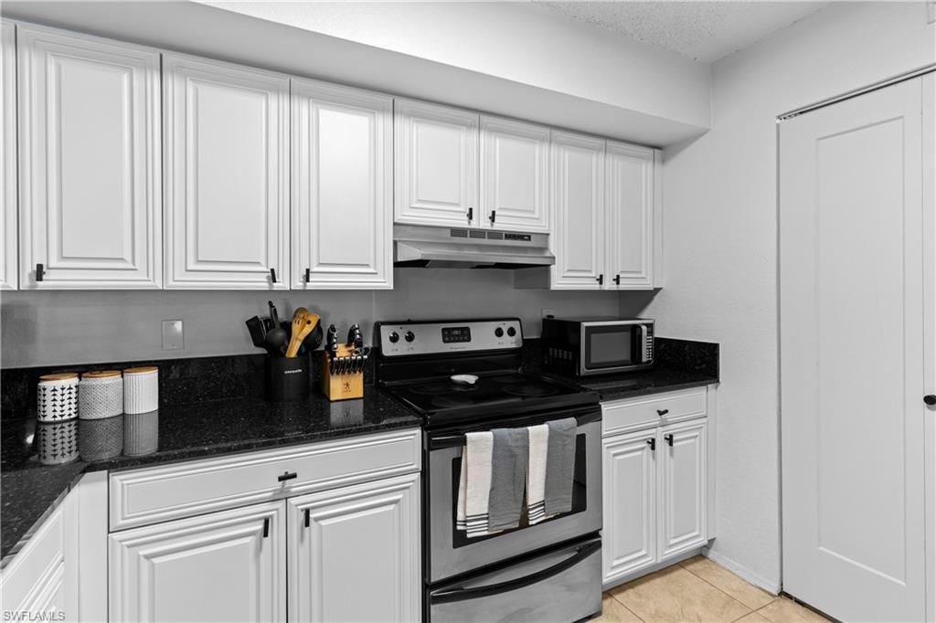 8225 Ibis Club Dr, Unit 204, Naples, FL 34104 Photo