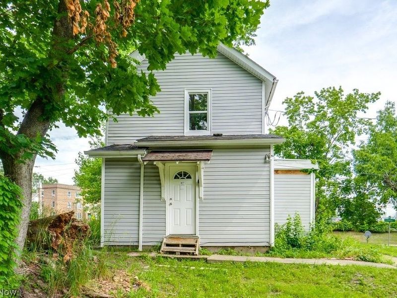 340 Crosby Street, Akron, OH 44303 Photo 3