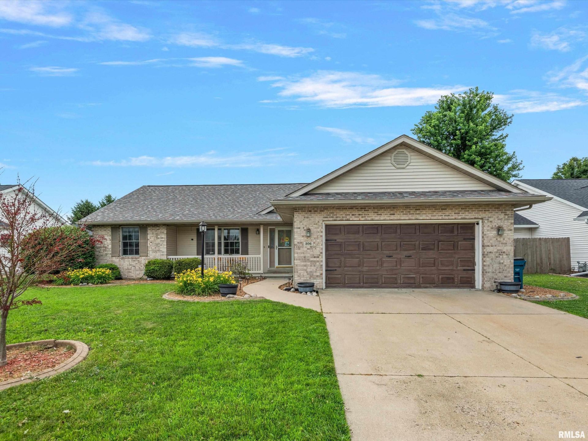 306 Osteen Lane, Chatham, IL 62629 Main Photo