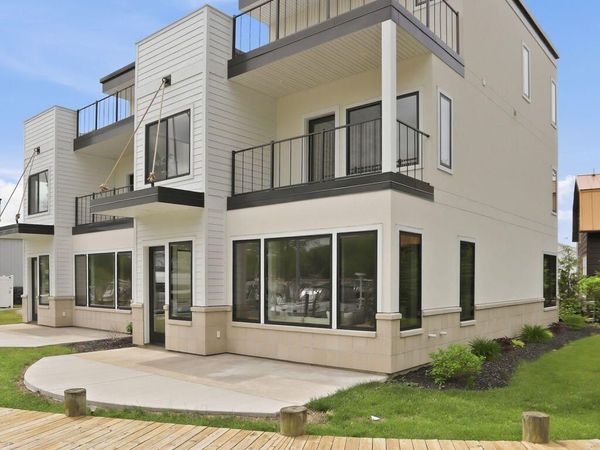 1 N Bailey Avenue, Unit 1, South Haven, MI 49090