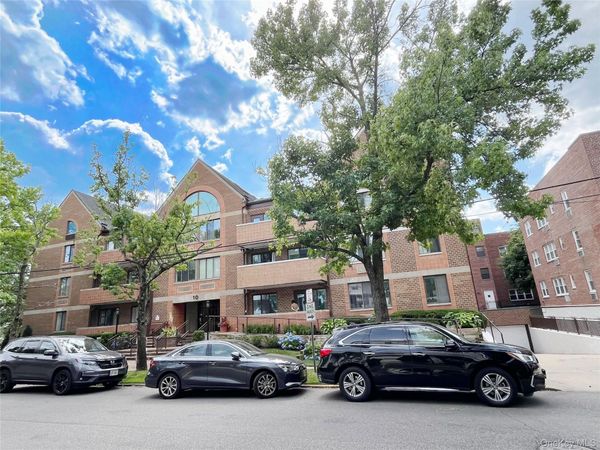 10 Canterbury Road , Unit 1B, Great Neck, NY 11021