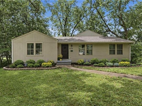 2526 Queen Ridge Drive, Independence, MO 64055