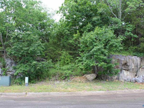 573 SE Farmingdale Road SE, Huntsville, AL 35803