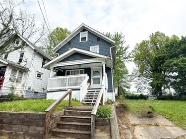 987 Boone Street, Akron, OH 44306